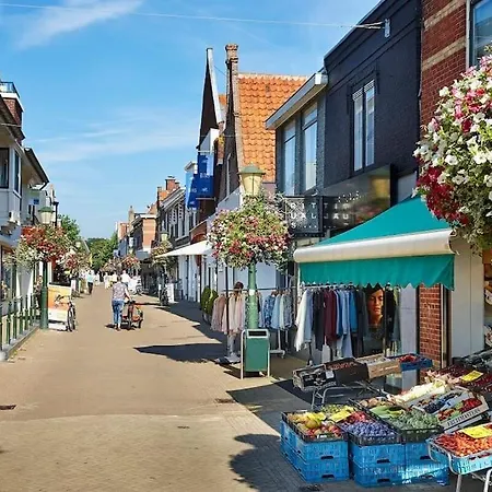 Hosted By Wendy Old Charming *