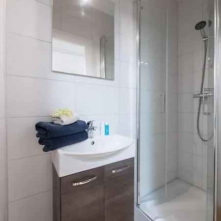 Hosted By Wendy Old Charming Appartement *