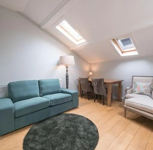 Hosted By Wendy Old Charming شقة *