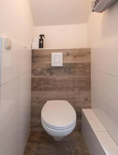 Hosted By Wendy Old Charming شقة